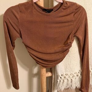 Shimmery brown ruched long sleeve crop top